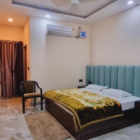 Surya Palace Ayodhya Esterno foto